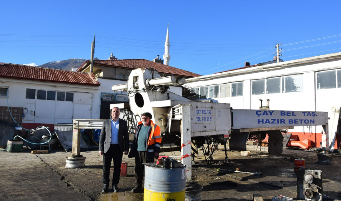 Çay Belediyesi’ne ait araçlarda ve iş makinelerinde yenileme çalışmaları tüm