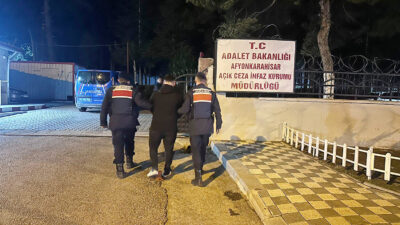 Afyonkarahisar İl Jandarma Komutanlığı, uyuşturucu ile mücadele kapsamında aranan şahısların
