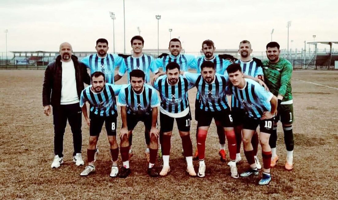 Süper Amatör Lig'de kümede kalma mücadelesi veren Karşıyakaspor, Demirspor karşısında