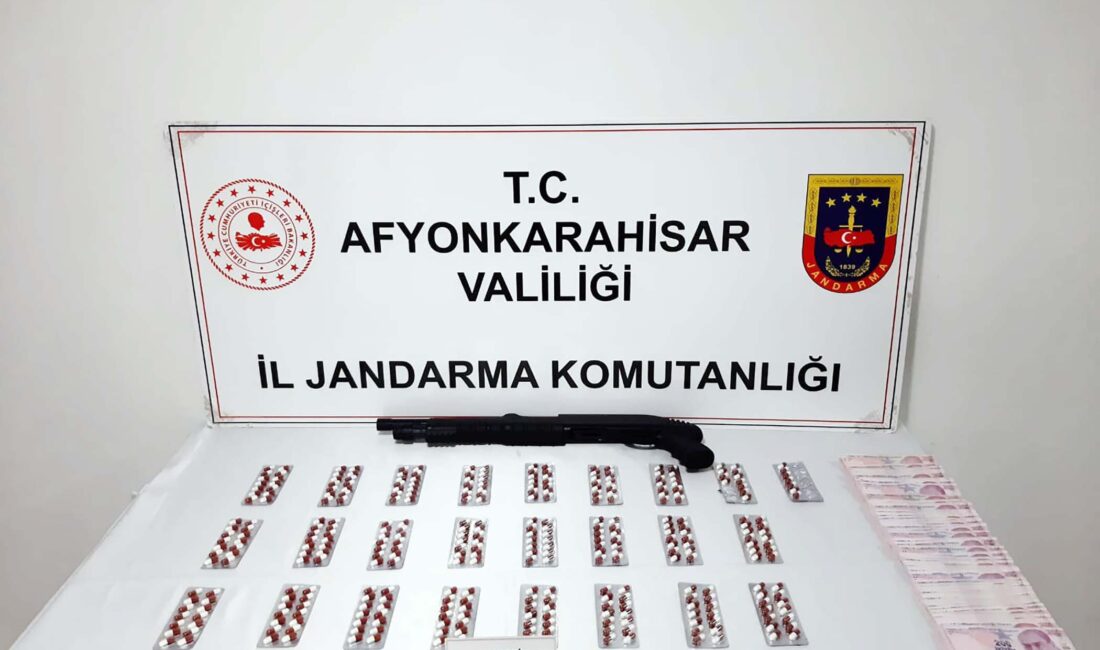 Afyonkarahisar İl Jandarma Komutanlığı, uyuşturucu ile mücadelesini sürdürüyor. Yapılan titiz