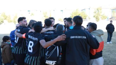 Dinar Belediye Spor Kulübü, geçen hafta sonu oynadığı ilk Play-Off