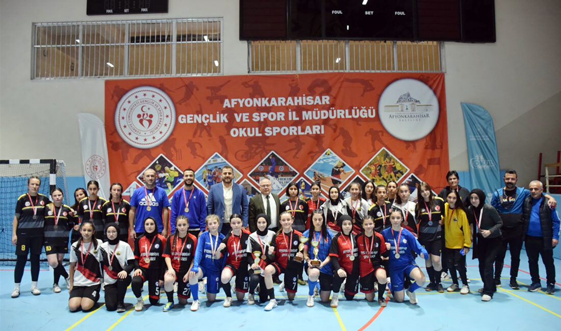 Çiğiltepe Spor Salonu’nda gerçekleştirilen Okul Sporları Futsal Genç Kız müsabakalarında,