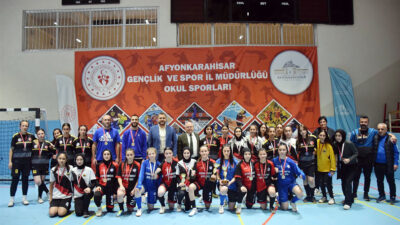 Çiğiltepe Spor Salonu’nda gerçekleştirilen Okul Sporları Futsal Genç Kız müsabakalarında,