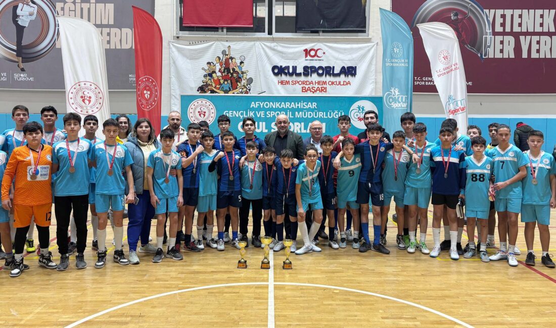 Afyonkarahisar’da düzenlenen Okul Sporları Futsal Yıldız Erkek Müsabakaları, Tınaztepe Spor