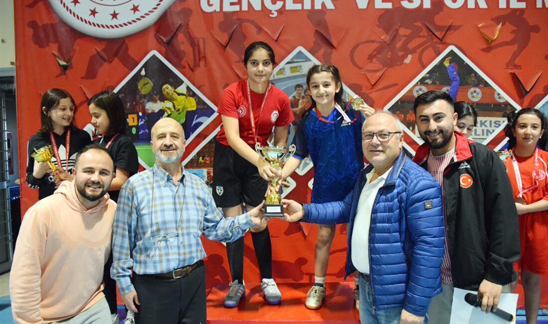 Çiğiltepe Spor Salonu’nda düzenlenen Minikler Kız-Erkek Takım ve Ferdi Masa