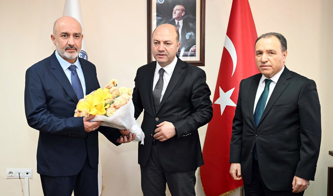 Afyon Kocatepe Üniversitesi (AKÜ) Mühendislik Fakültesi Dekanlığında düzenlenen devir teslim