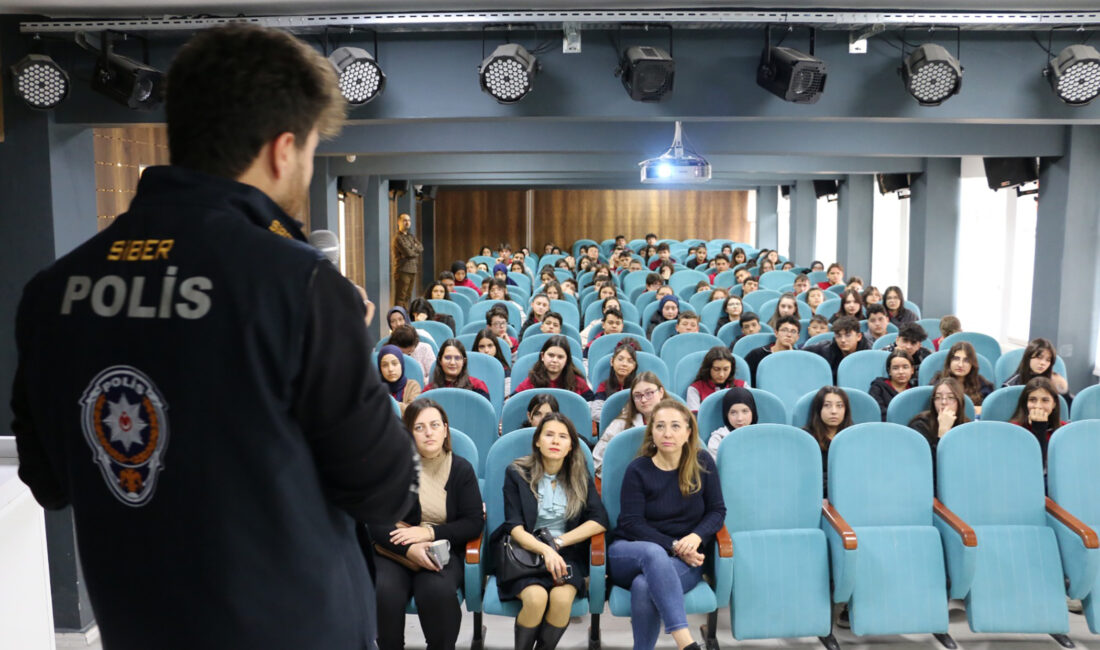 Afyonkarahisar İl Emniyet Müdürlüğü görevlileri, Siberay programı kapsamında çalışmalarını sürdürüyor.