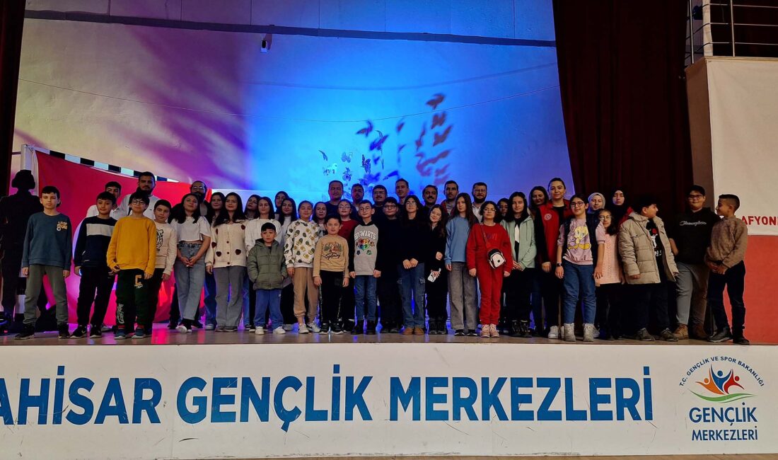 Gençlik Merkezi tarafından düzenlenen şiir dinletisinde Mehmet Akif Ersoy ve