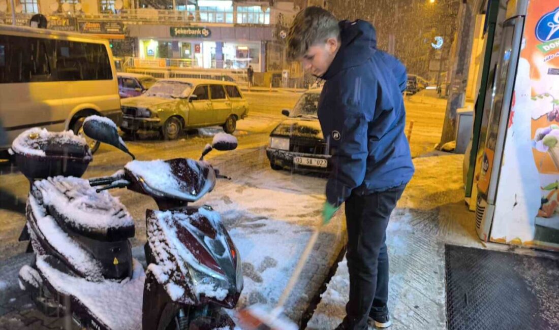 Meteorolojinin uyarıları sonrası Afyonkarahisar’da beklenen kar yağışı akşam saatlerinde başlarken,