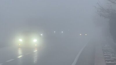 Afyonkarahisar’da meteorolojinin uyarıları sonrası dün akşam saatlerinde başlayan sis gün