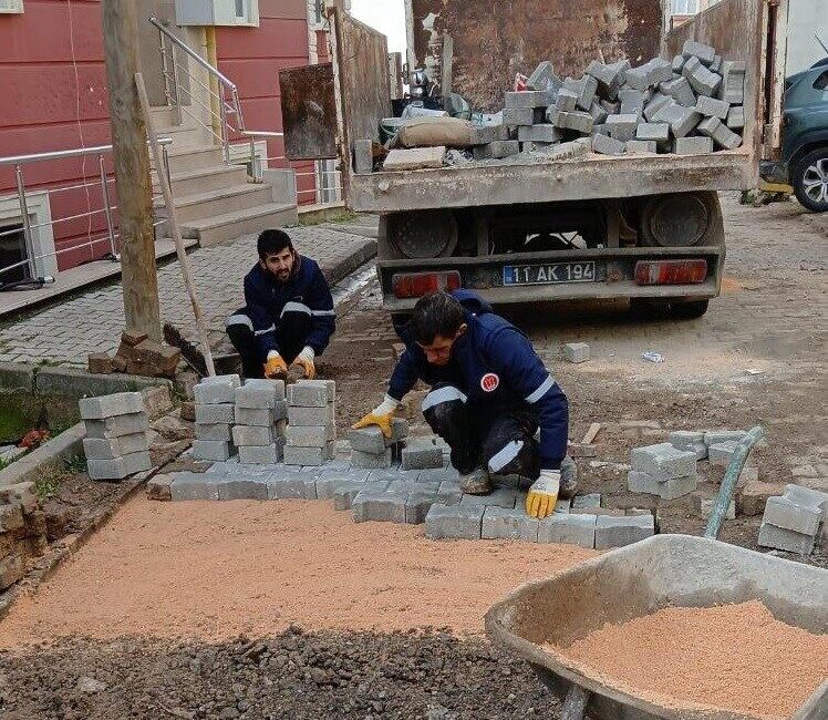 Bilecik Belediyesi Fen İşleri Müdürlüğü ekipleri tarafından şehrin birçok noktasında