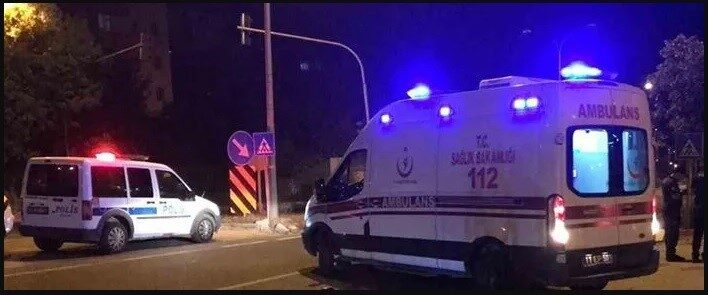 Bilecik’te seyir halinde kontrolden çıkan motosiklet devrilirken, araçta bulunan 2