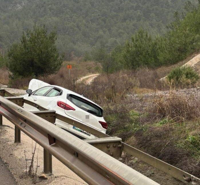 Bilecik’te kontrolden çıkan otomobilin şarampole uçması sonucu meydana gelen trafik