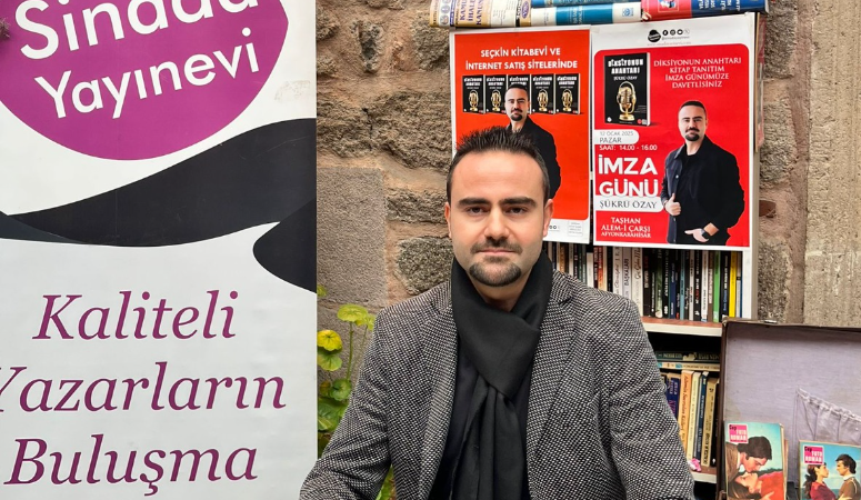 Edebiyat öğretmeni Şükrü Özay, kaleme aldığı ‘Diksiyonun Anahtarı’ adlı kitabının