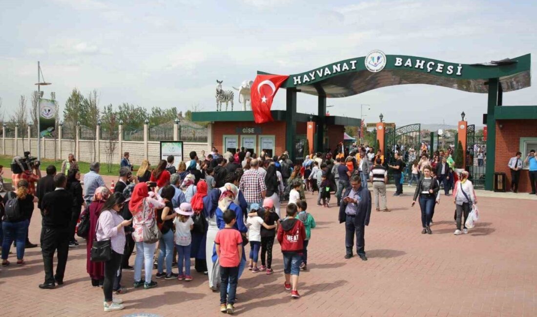 Eskişehir Büyükşehir Belediyesi Hayvanat Bahçesi yerli ve yabancı turistlerin ilgi