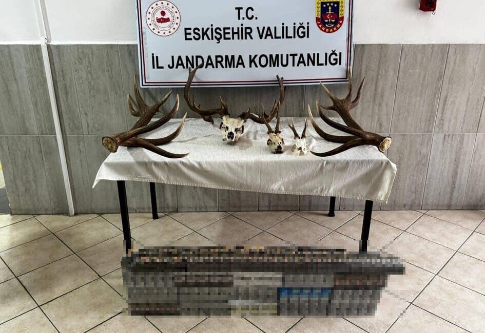 Eskişehir’de jandarma ekiplerince kaçak sigara satışı yapan 6 şahsın, adreslerinden