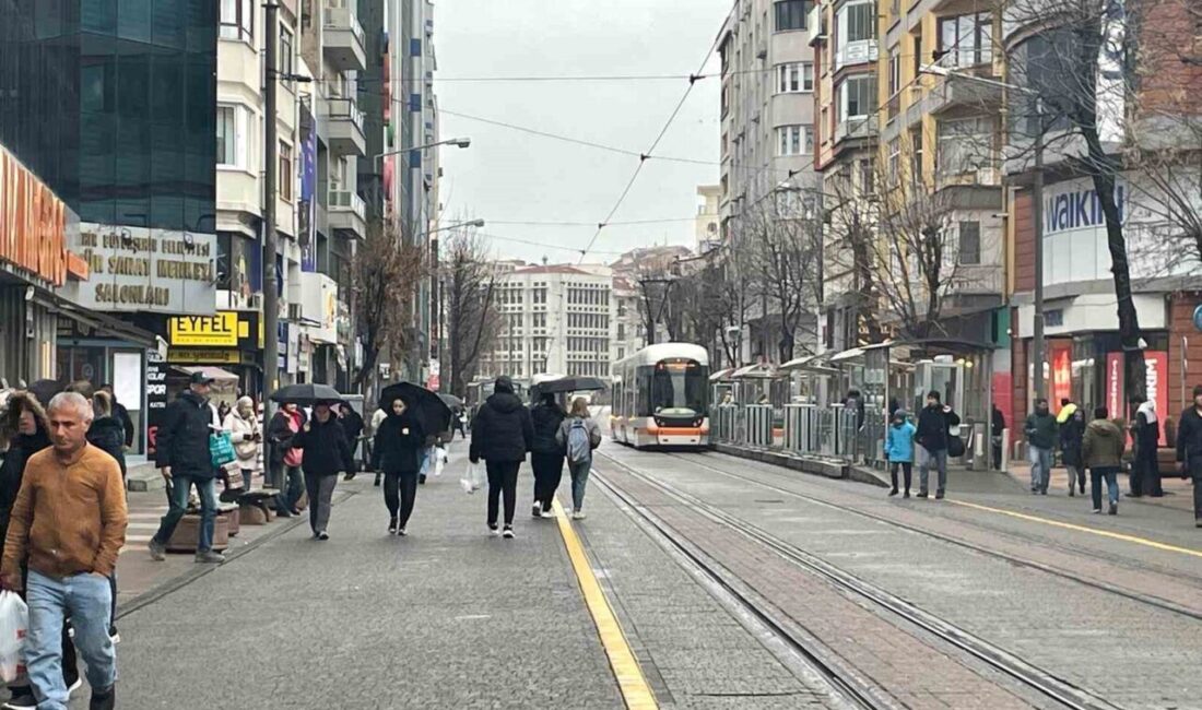 Meteoroloji 3. Bölge Müdürlüğü tarafından uyarısı yapılan yağmur, kent merkezinde