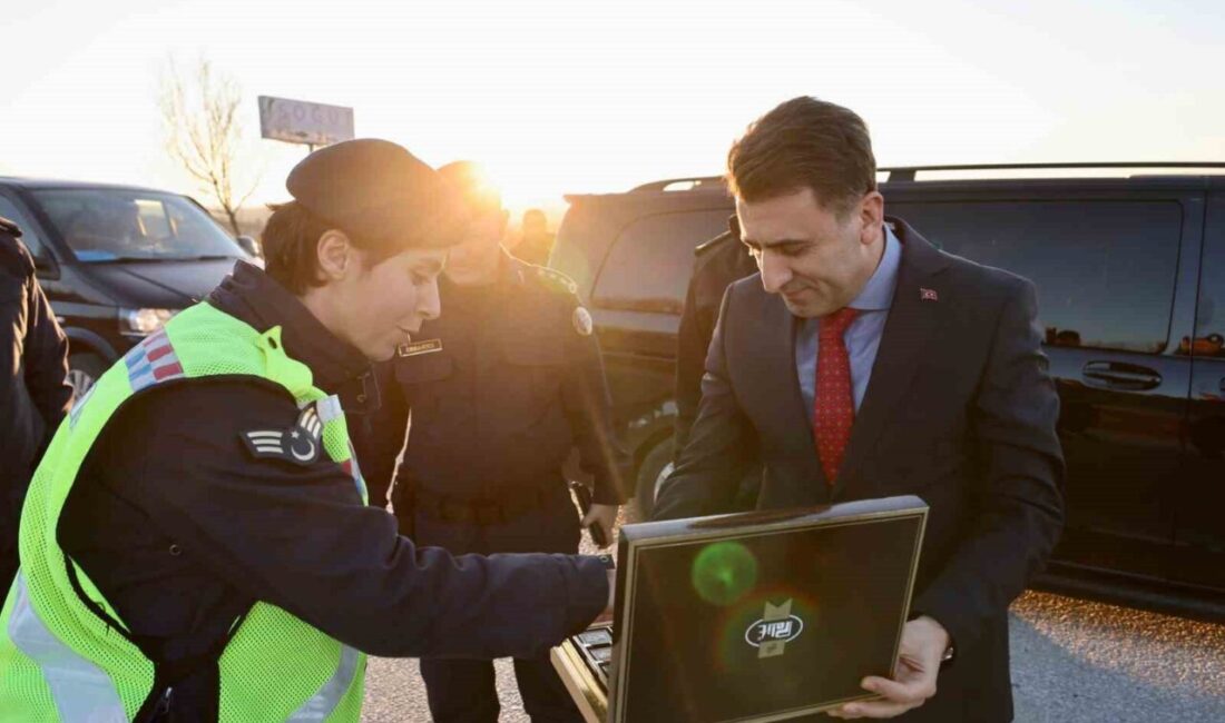 Bilecik Valisi Şefik Aygöl, yeni yılın ilk gününde görevi başında