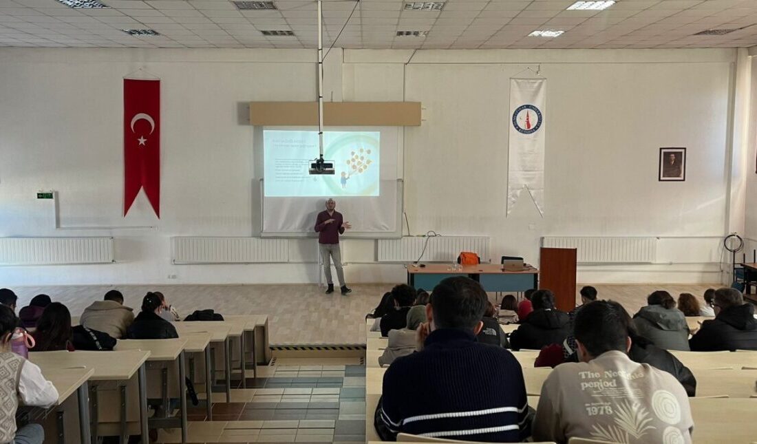 Hisarcık Meslek Yüksekokulunda, “Ruh Sağlığını Korumanın Yolları” ve “Bağımlılıkla Mücadele