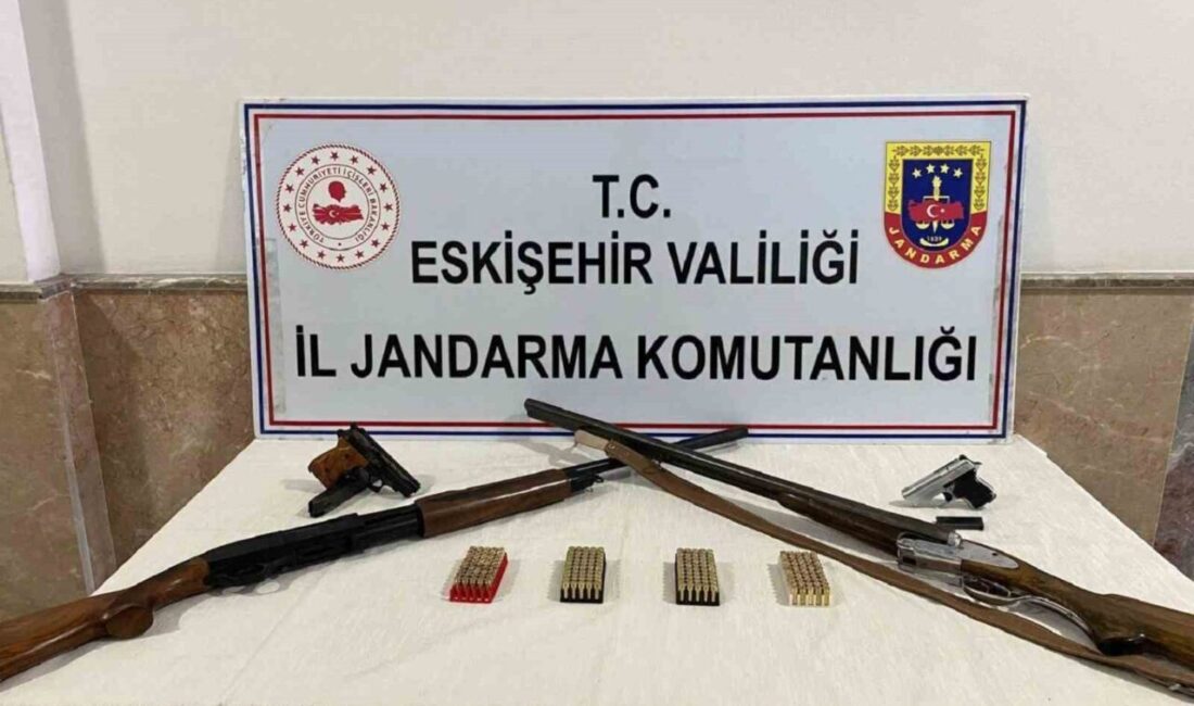 Eskişehir’de jandarma ekiplerince iş yerinde 1’si kurusıkı olmak üzere 2