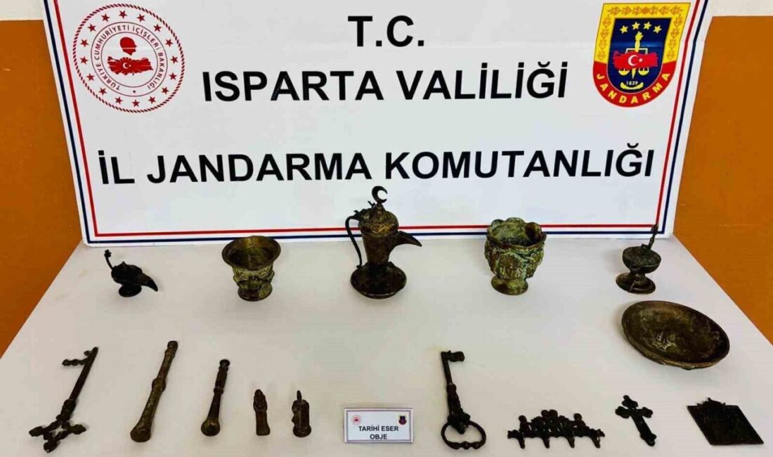 Isparta’da jandarmanın düzenlediği operasyonlarda 15 tarihi eser ele geçirildi. İl