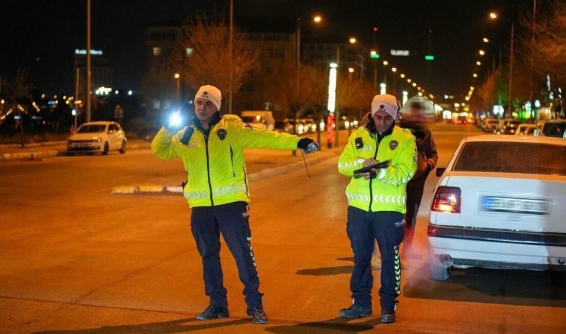 Isparta’da 24 saatte bin 740 araç kontrol edildi, 100 araca