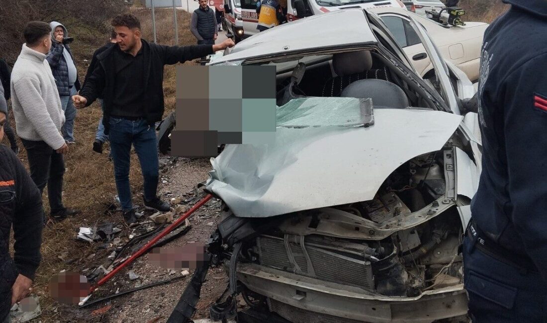 Isparta’da otomobillerin kafa kafaya çarpışması sonucu 1 kişi hayatını kaybetti,