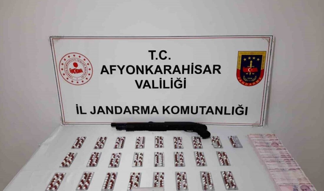 Afyonkarahisar’da jandarma tarafından gerçekleştirilen uyuşturucu operasyonunda bir depoya yapılan baskında