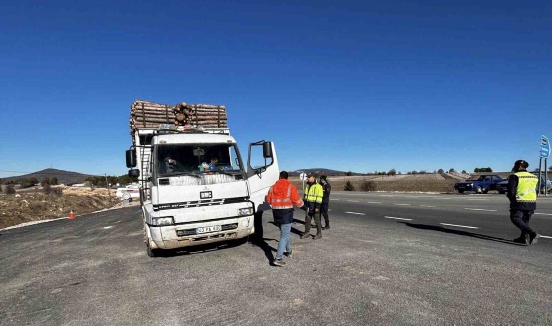 Kütahya Bölge Müdürlüğünce eş zamanlı olarak mobil kontrol noktalarında orman