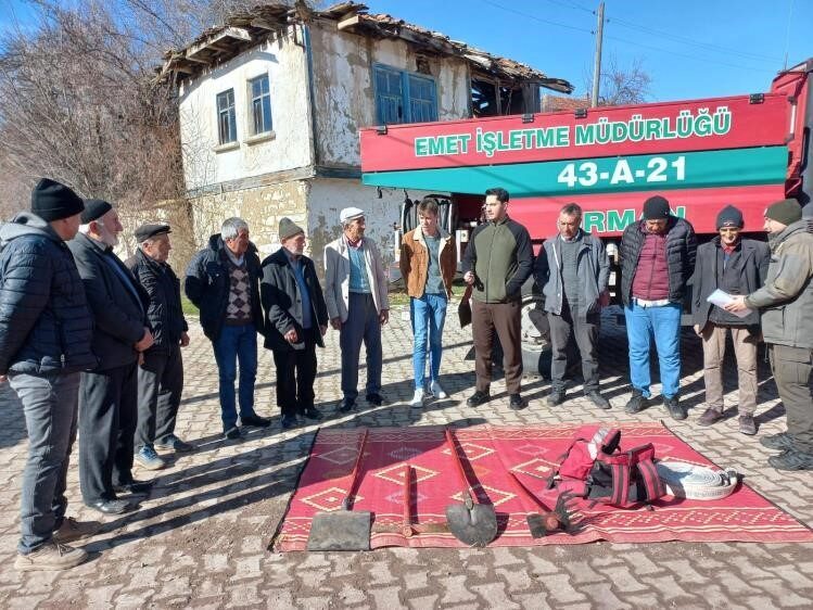 Kütahya Orman Bölge Müdürlüğünün orman yangınlarına karşı köylerin eğitimine devam