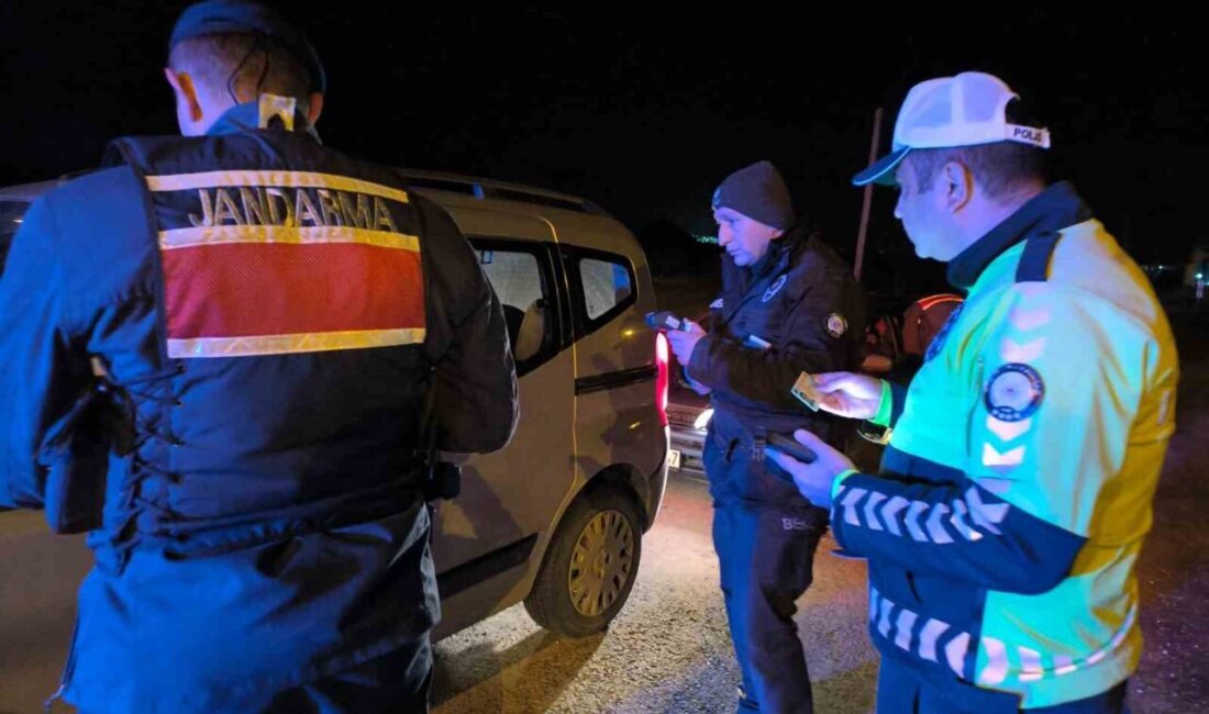 Afyonkarahisar’da polis ve jandarma ekipleri vatandaşların rahat ve huzurlu bir