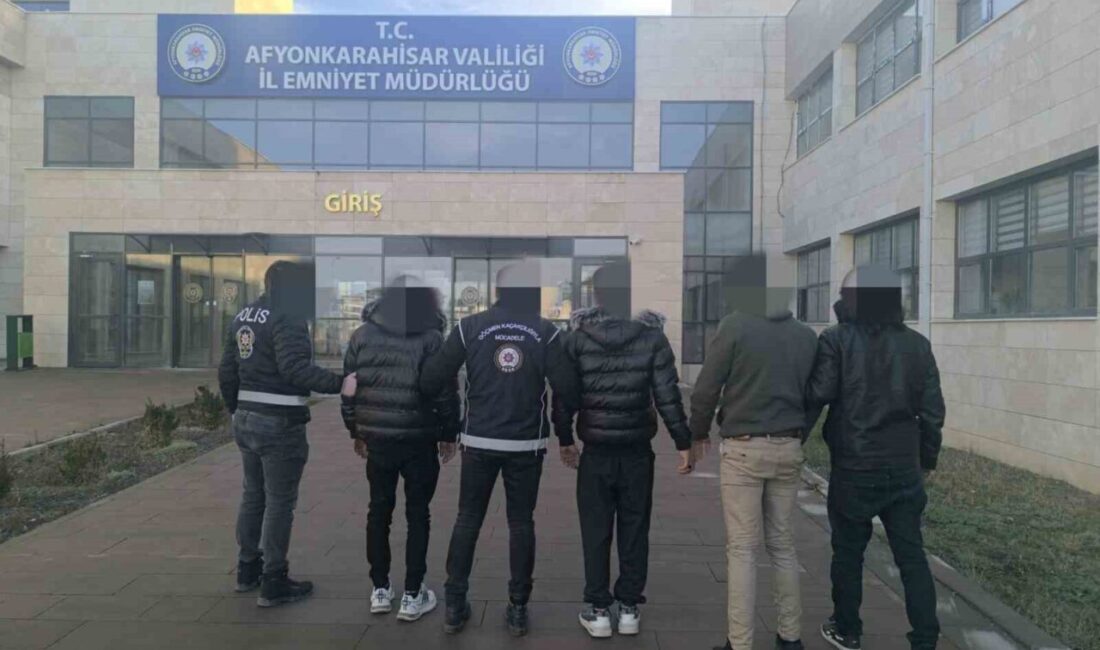 Afyonkarahisar’da polis tarafından gerçekleştirilen 4 farklı düzensiz göçmen operasyonunda organizatör