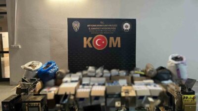 Afyonkarahisar’da polis tarafından gerçekleştirilen operasyonda 5 adet sigara doldurma makinası