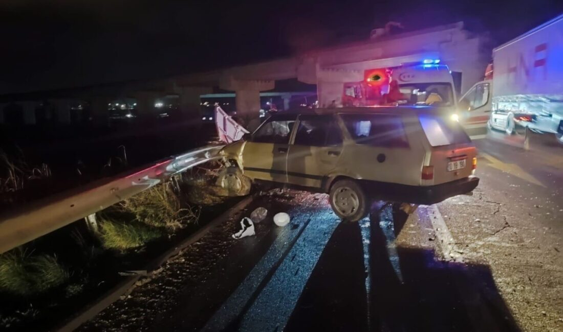 Bilecik’te dün gece seyir halinde kontrolden çıkan otomobilin bariyerlere çarpması