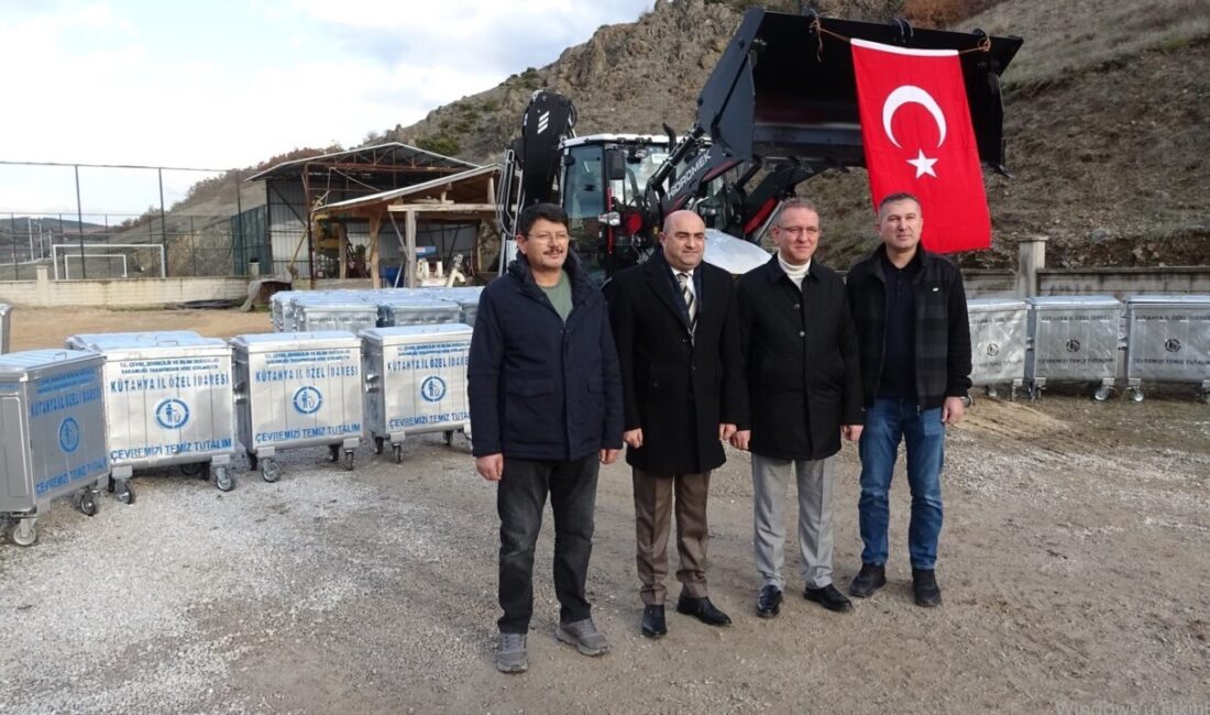 Kütahya Özel İdaresi tarafından, Tavşanlı köylerinde kullanılmak üzere bir kazıyıcı-yükleyici