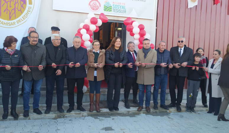 Tomris Hatun Rahvan At Merkezi’nin açılışına Afyonkarahisar Belediye Başkanı Burcu