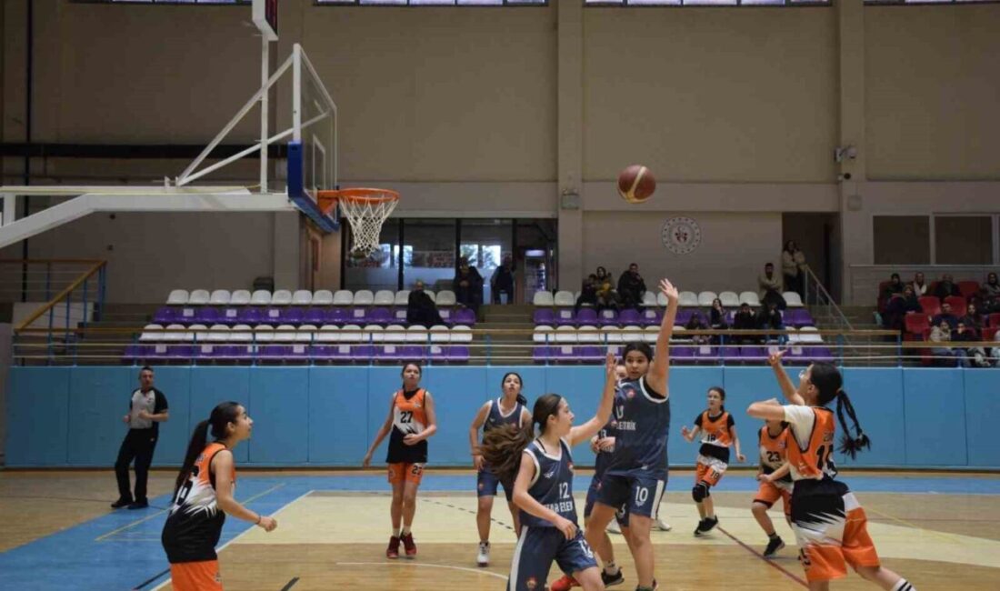 Afyonkarahisar’da düzenlenen U16 Kızlar Kulüp Basketbol Müsabakaları, Tınaztepe Spor Salonu’nda