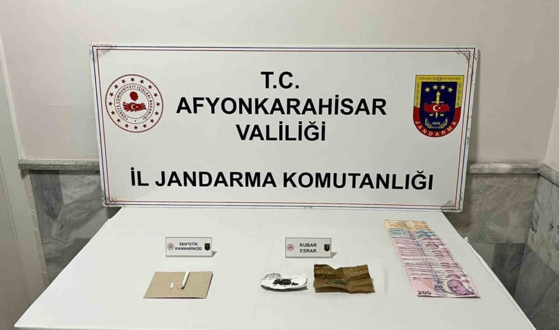 Afyonkarahisar’da jandarma tarafından düzenlenen uyuşturucu operasyonda 5 kişi gözaltına aldı.