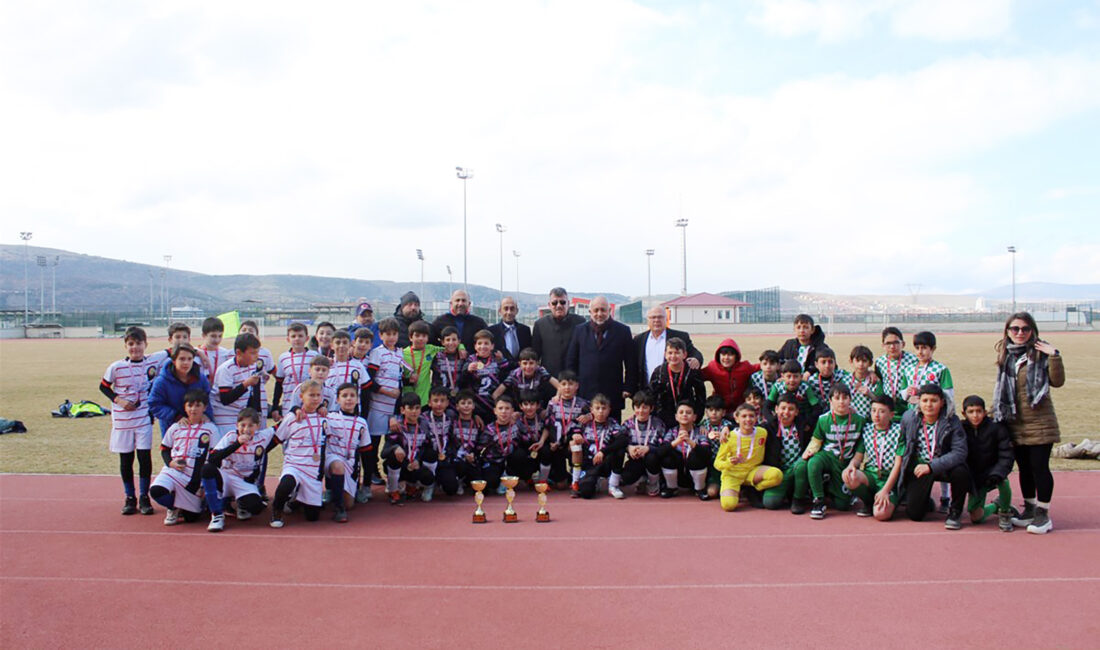 Kocatepe Spor Kompleksi’nde düzenlenen Okul Sporları Küçük Erkekler Futbol müsabakaları