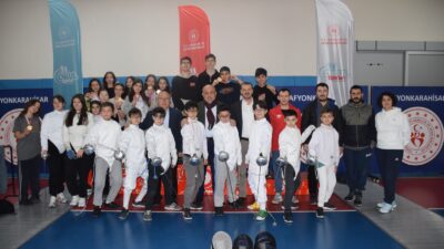 Afyonkarahisar’da düzenlenen Okul Sporları Eskrim Müsabakaları, küçükler, yıldızlar ve gençler