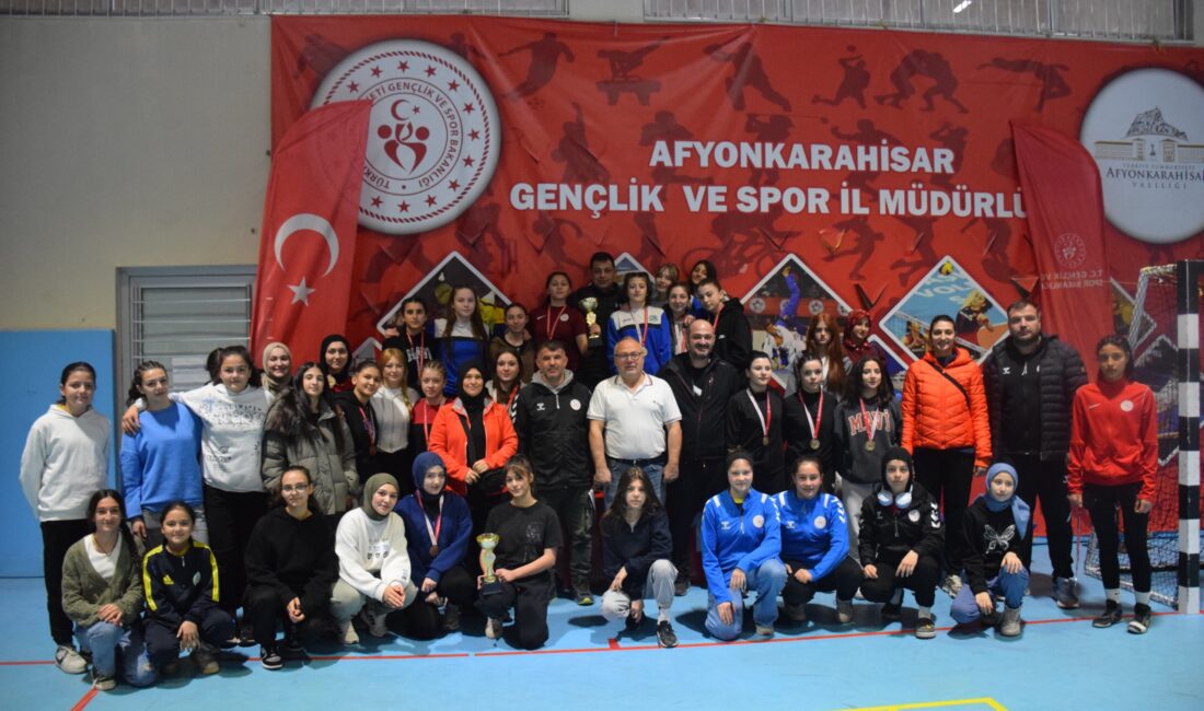 Afyon’da düzenlenen Grekoromen ve kadınlar serbest güreş il birinciliği müsabakaları