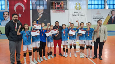 Afyonkarahisar Işıklar Şeker Ortaokulu Yıldız Kızlar Hentbol Takımı, Konya’da düzenlenen