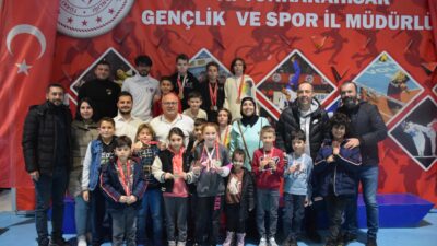 Afyonkarahisar’da düzenlenen Yarıyıl Satranç Turnuvası, Çiğiltepe Spor Salonu’nda yapılan final