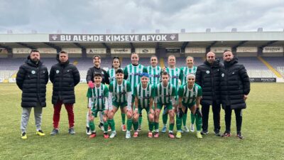Afyonanadolugücü ile Afyon İdmanyurdu arasında oynanan futbol mücadelesi, beklenmedik bir