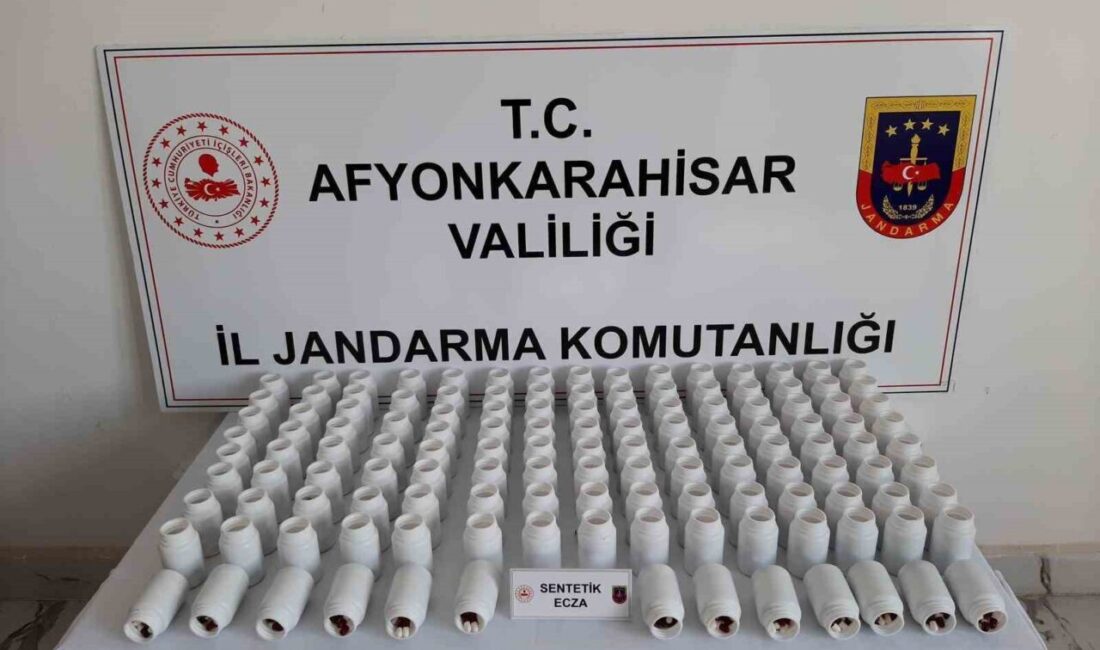 Cezaevinden izinli çıkan şahıs uyuşturucu operasyonunda yakalandı Afyonkarahisar’da jandarma tarafından gerçekleştirilen operasyonda takibe alınan bir araçta 7