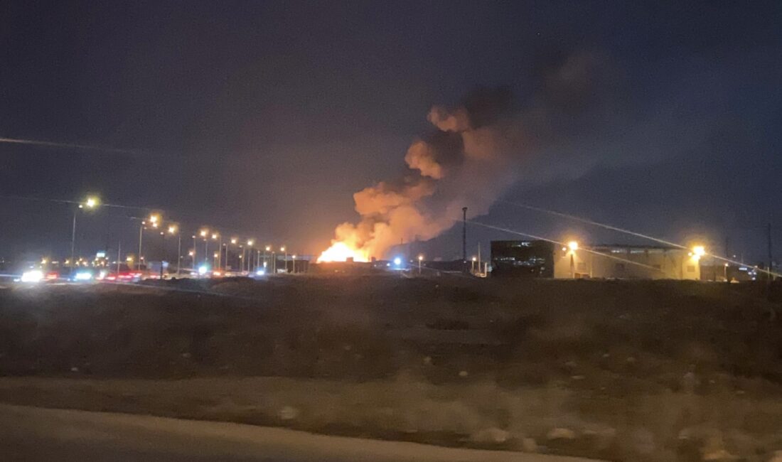 Afyonkarahisar’daki büyük yangına müdahale için organize sanayi bölgesinde gerekli itfaiye