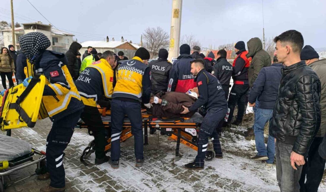 Direğe çarpıp kağıt gibi ezilen Tofaş’ta 4 kişi yaralandı Afyonkarahisar’da kontrolden çıkarak elektrik direğine çarpan ve kağıt gibi ezilen