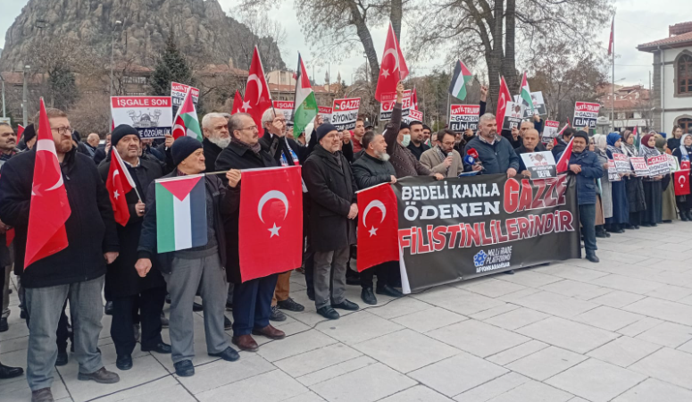 Eğitim Bir-Sen Afyonkarahisar Şube Başkanı Mustafa Arslan, Zafer Meydanı’nda Milli