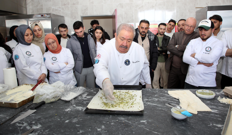 Guinness Rekortmeni Şef Mahmut Dolmacı, Afyon Kocatepe Üniversitesi Turizm Fakültesi'nde