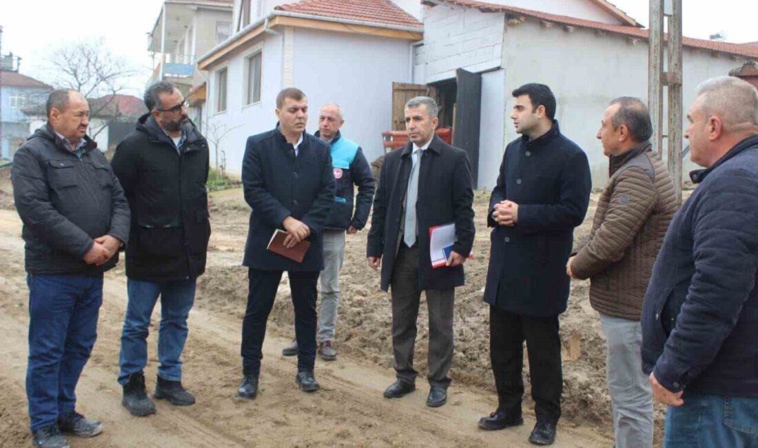 Kaymakamdan Ciciler köyünde kapsamlı inceleme Bilecik’in Osmaneli Kaymakamı Abdüssamed Kılıç, Ciciler köyünü ziyaret ederek vatandaşlarla